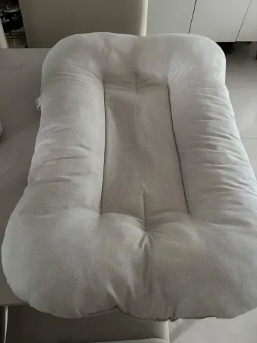 Ninho redutor de berço (branco com poás)