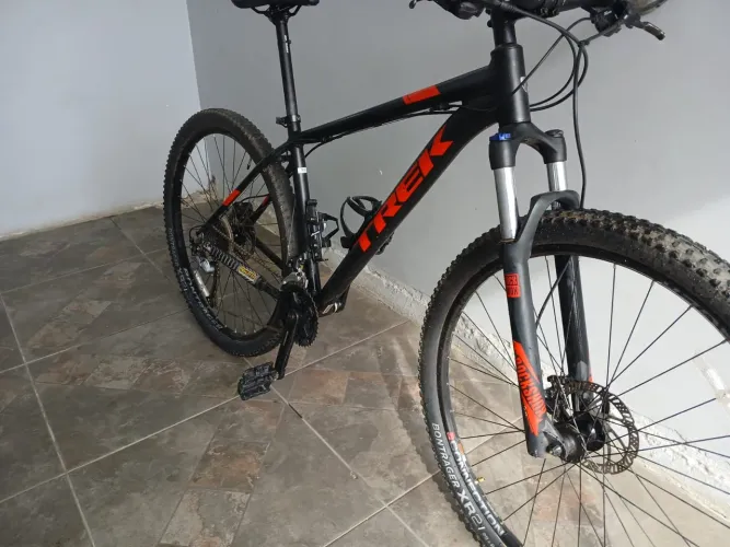 Bicicleta aro 29 - Marca Trek - 24 marchas. 