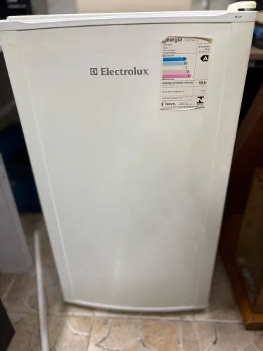 Frigobar Electrolux 122L Branco RE120 - Impecável!