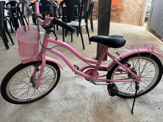 Bicicleta infantil modelo Beach Cruiser, aro 20, na cor rosa