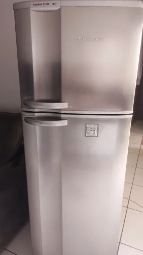 Vendo geladeira Eletrolux 