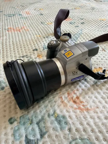 Câmera fotográfica SONY para colecionador. Não está funcionando.