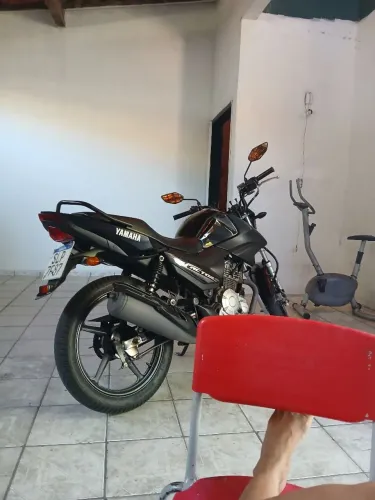 Disponível para contrato para buscar a noite