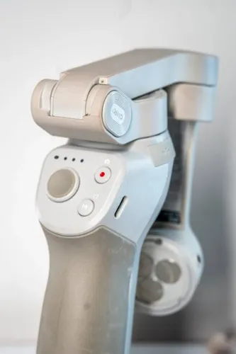 Gimbal DJI Osmo Mobile OM4, Funcionando Perfeitamente, Estabilização Profissional para Sma
