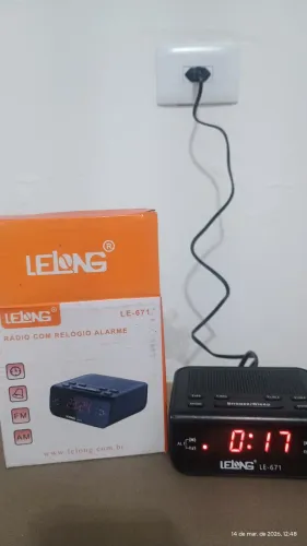 Rádio relógio semi novo