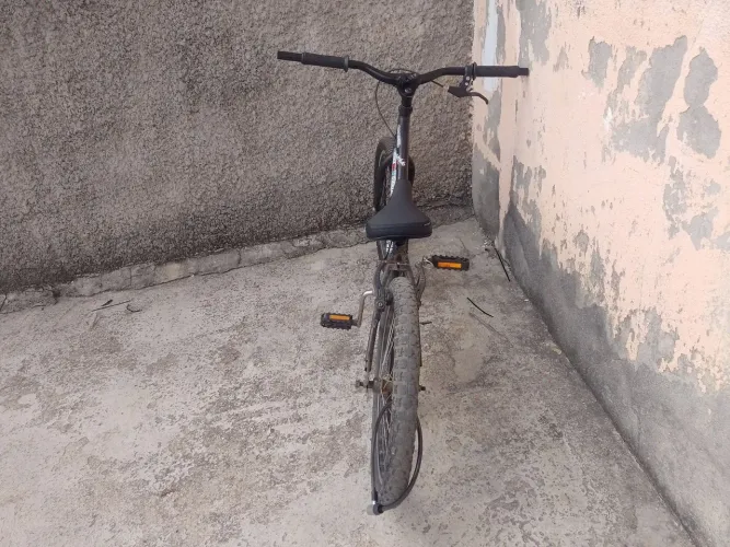 Bicicleta aro 20 com pneu novo banco novo e guidão novo