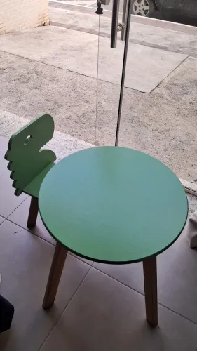 Mesa e cadeira infantil