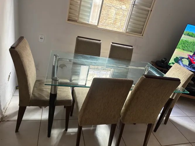 Vedo mesa de 6 cadeira 