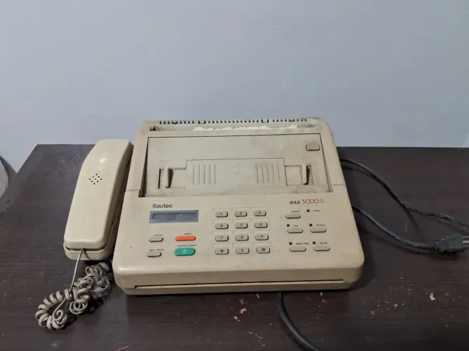 Telefone de linha com fax, antigo em ótimo funcionamento quem coleciona não pode perder.
