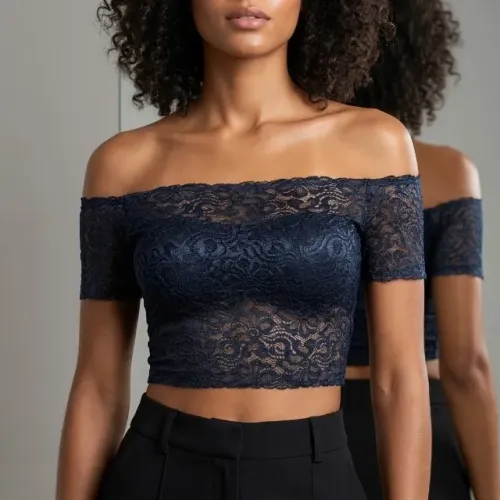 Cropped Feminino de Renda Ombro a Ombro Ciganinha com Transparência