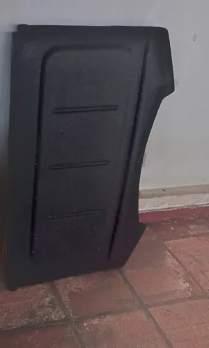 Tampa suspensa porta malas Rav 4. Ano 2005