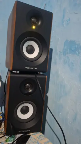 Monitor de áudio tomate