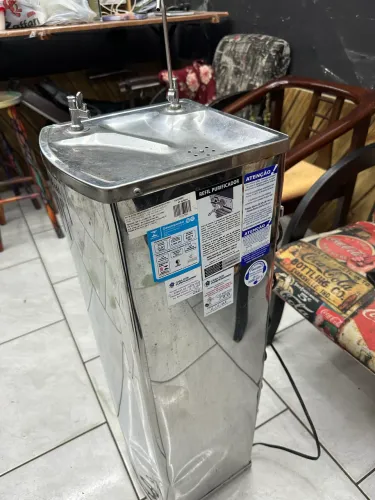 Bebedouro de água gelada