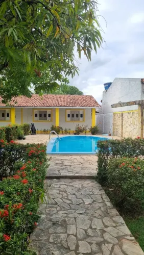 Imóvel com piscina possui 450 metros quadrados com 3 quartos em Ipioca - Maceió - AL