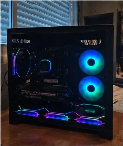Pc gamer. 16gb ram, RX5500 XT 8gb, Ryzen 5 5600
