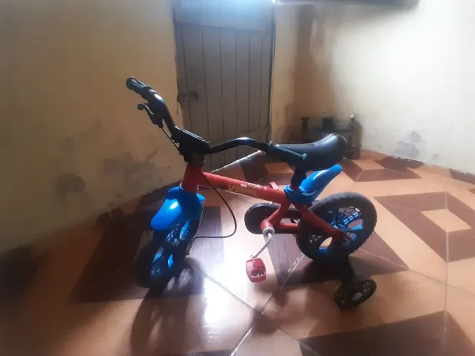 Bicicleta infantil homem aranha