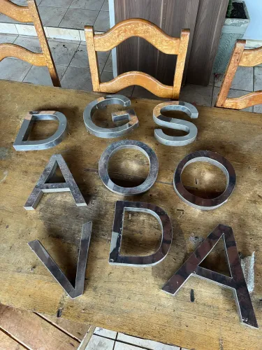 Letras Decorativas para Fachada - Inox/Espelhadas 