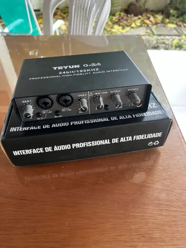 Interface de Áudio Profissional Q-24