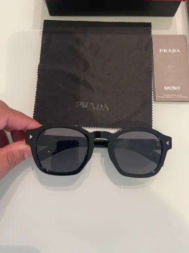Óculos Prada preto modelo spRa 16 F novo na caixa com certificado