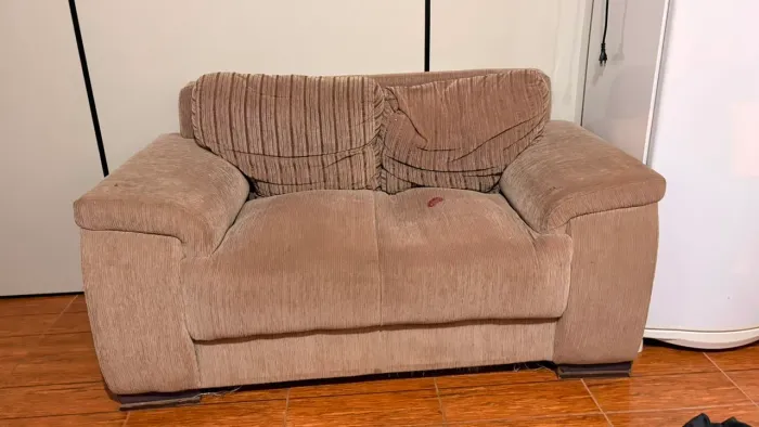 Vendo guarda roupa e sofá