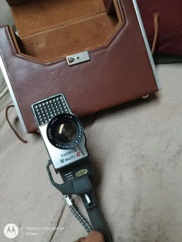 Antiga filmadora Super 8 Yashika com case de couro 