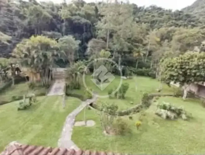Sítio com Rio nos Fundos em Canoas | 2 Quartos (Suíte com Hidro) | 1.535m² | R$ 750 mil co