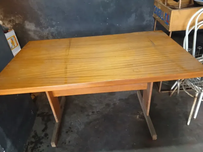Mesa d madeira