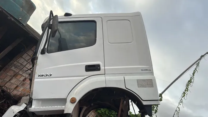 Cabine do Mercedes Axor 1933 2013