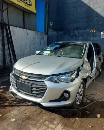 Disponível pra peças sucata onix plus sedan