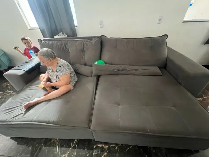 Sofá retrátil e reclinável