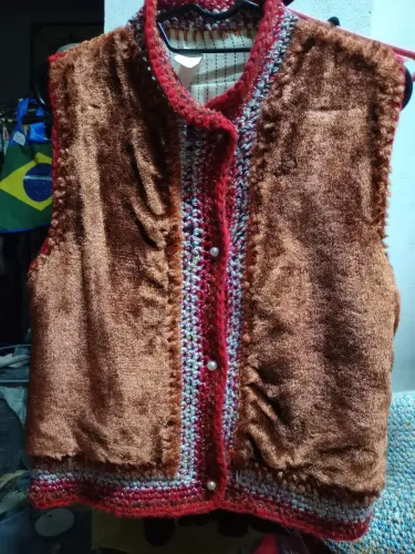 Colete artesanal com péle