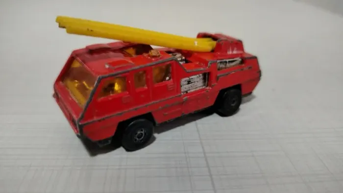 Miniatura Blaze Buster Matchbox 1/64 Fundo Preto