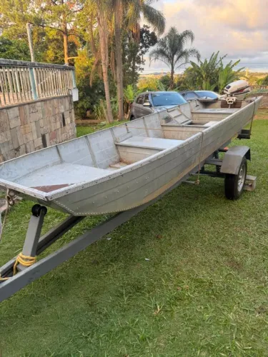 Barco em alumínio 18 pés, motor Jhonson 15 HP