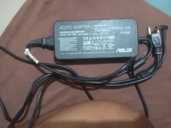 Vende-se uma fonte ASUS . SEMI NOVO. número de WhatsApp *13. *93.