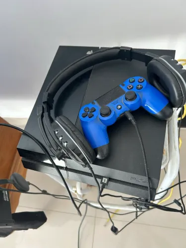 Playstation 4 (preço negociável)