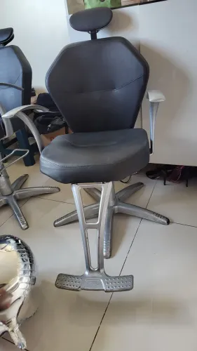 Cadeira em excelente estado em 10 X no cartão