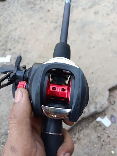 Carretilha e vara de pesca