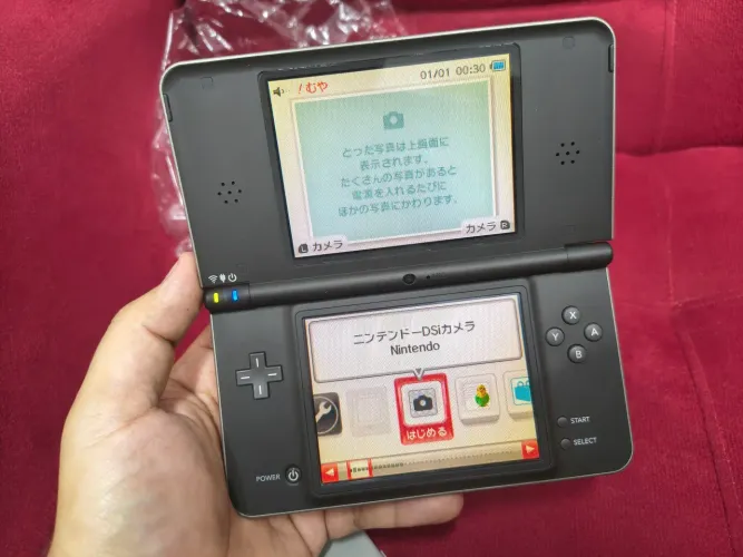 Nintendo DSi XL completo e desbloqueado com cartão SD lotado de jogos.