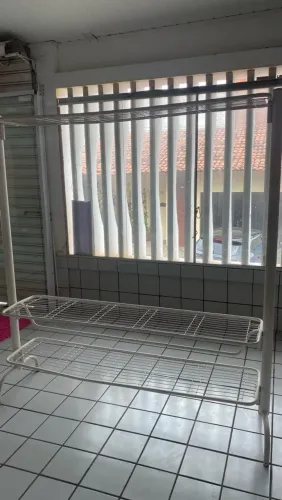 Arara grande de roupas 