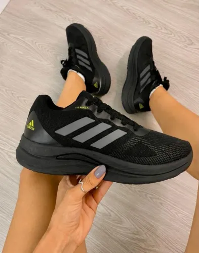 Tenis