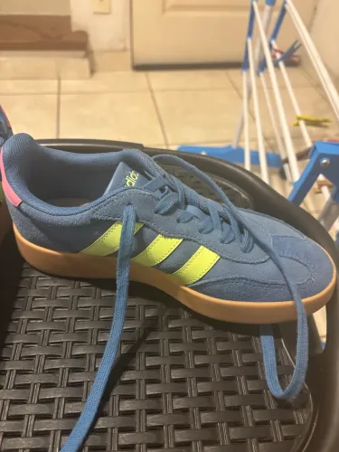 Tênis feminino adidas barreda