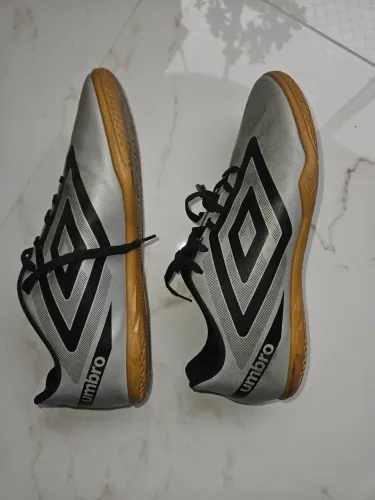 Chuteira Futsal Umbro Beats Adulto 40