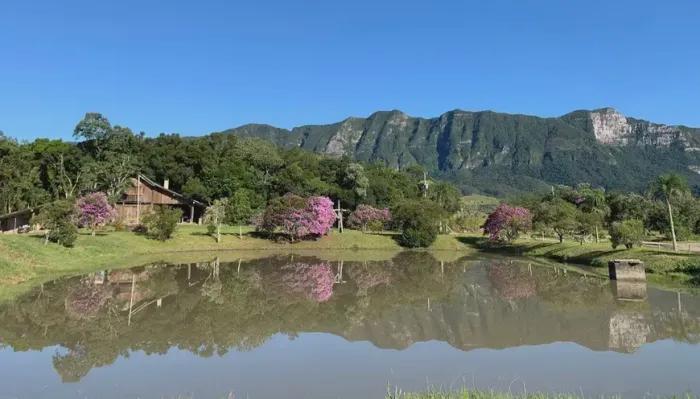 Sítio / Imóvel a venda com 2000 m² quadrados de 2 quartos no município de Santa Rosa de Li