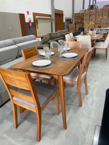 MESA DE JANTAR COM 4 CADEIRAS MADEIRA PURA