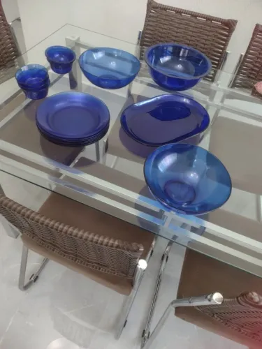 conjunto de pratos e tigelas antigas azuis