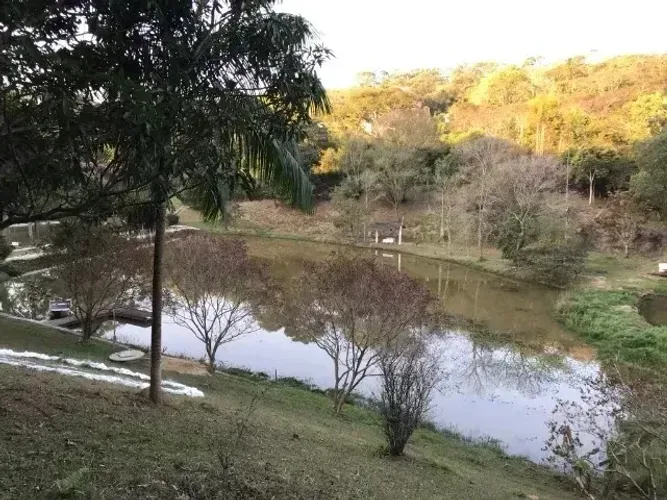 Lindo Sitio Jarinu/Divisa Atibaia 34.811m2 com Lagos e Estrutura de Lazer!