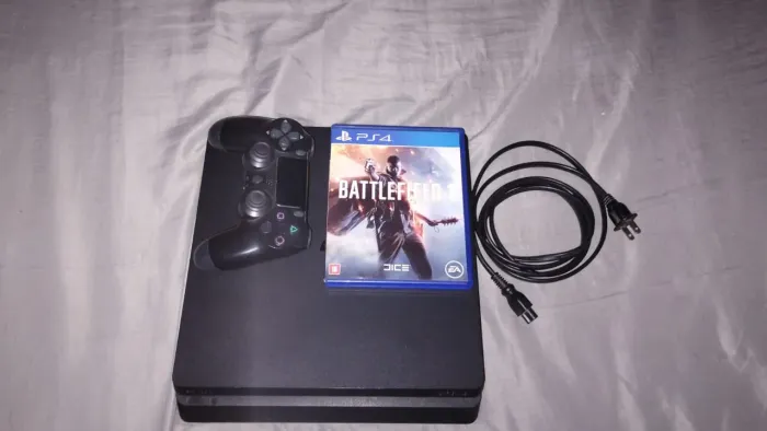 PS4 Slim 1Tb C/ 1 controle e 1 jogo