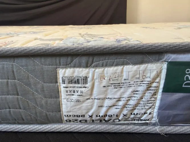 Cama box de solteiro com colchão