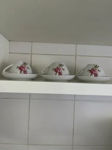 3 xícaras de chá impecável. Porcelana Pozzani