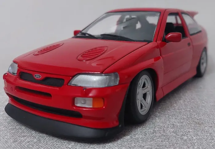 Miniatura 1:18 Escort